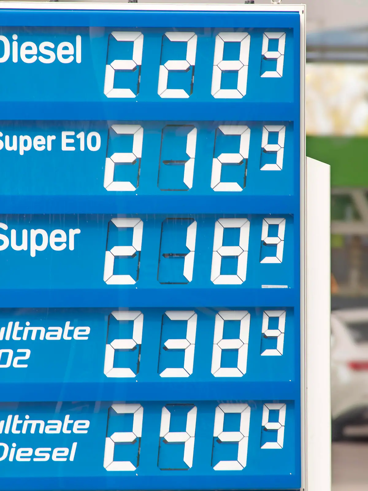  Ende des Tankrabatts, Spritpreise stark gestiegen, Tankstelle in München, 1. September 2022 Deutschland, München, 01.09.2022, Ende des Tankrabatts, Spritpreise stark gestiegen, Aral Tankstelle, Diesel besonders teuer 228,9, Super E10 212,9, Super E5 218,9, Tankrabatt, Tankstellenpreise, reduzierte Benzinpreise nur bis Ende August, Inflation, Entlastungspaket, Bayern, September 2022, *** End of fuel discount, fuel prices increased sharply, gas station in Munich, 1 September 2022 Germany, Munich, 01 09 2022, end of fuel discount, fuel prices increased sharply, Aral gas station, diesel particularly expensive 228.9, Super E10 212.9, Super E5 218.9, fuel discount, gas station prices, reduced gasoline prices only until the end of August, infla