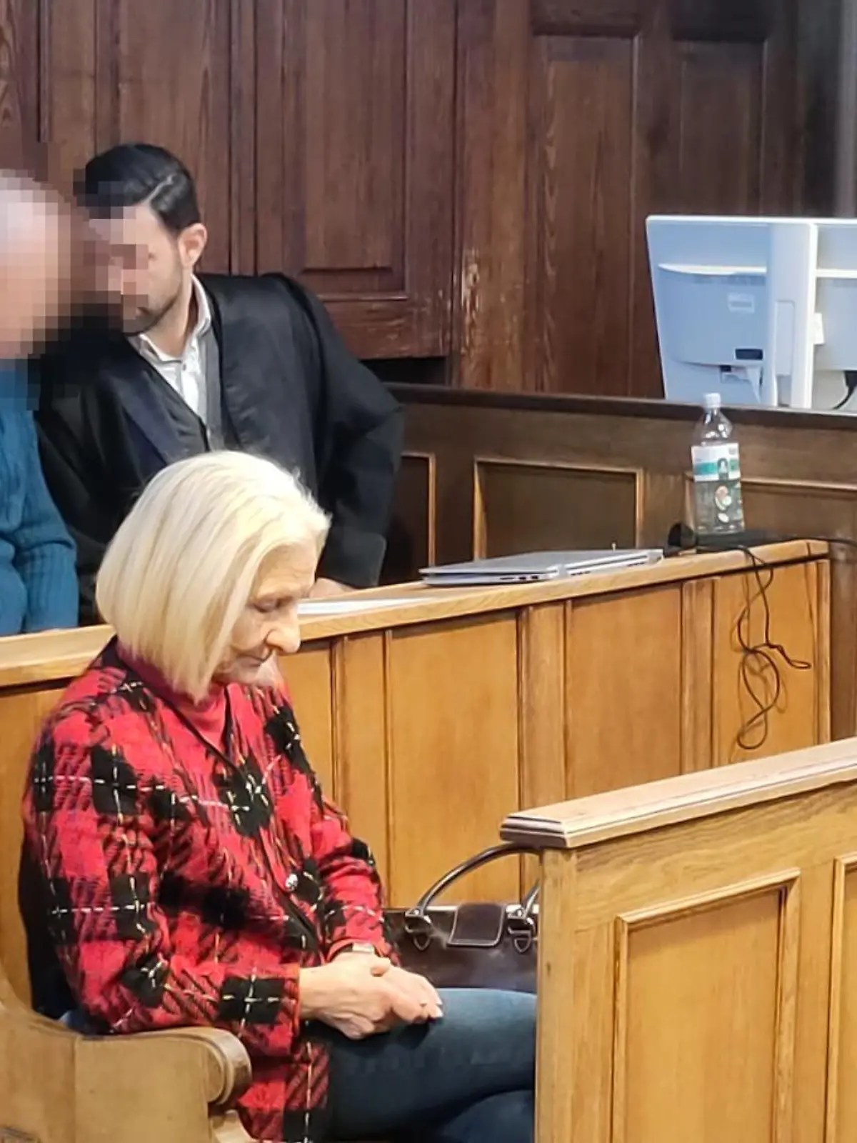 Der 52-Jährige soll zwei Frauen in deren Wohnungen brutal überfallen haben.