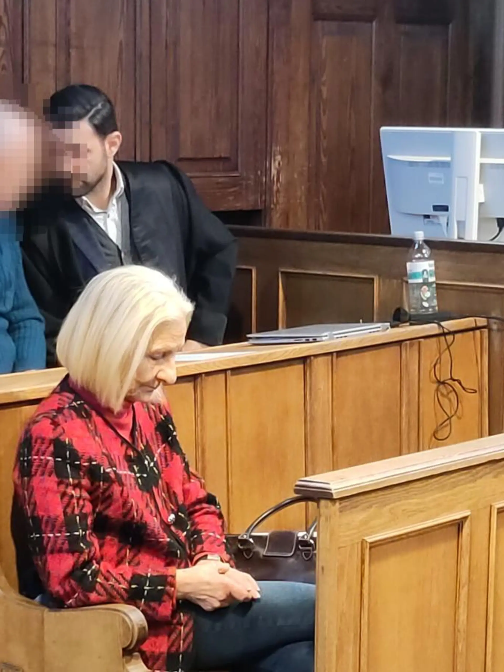 Der 52-Jährige soll zwei Frauen in deren Wohnungen brutal überfallen haben.