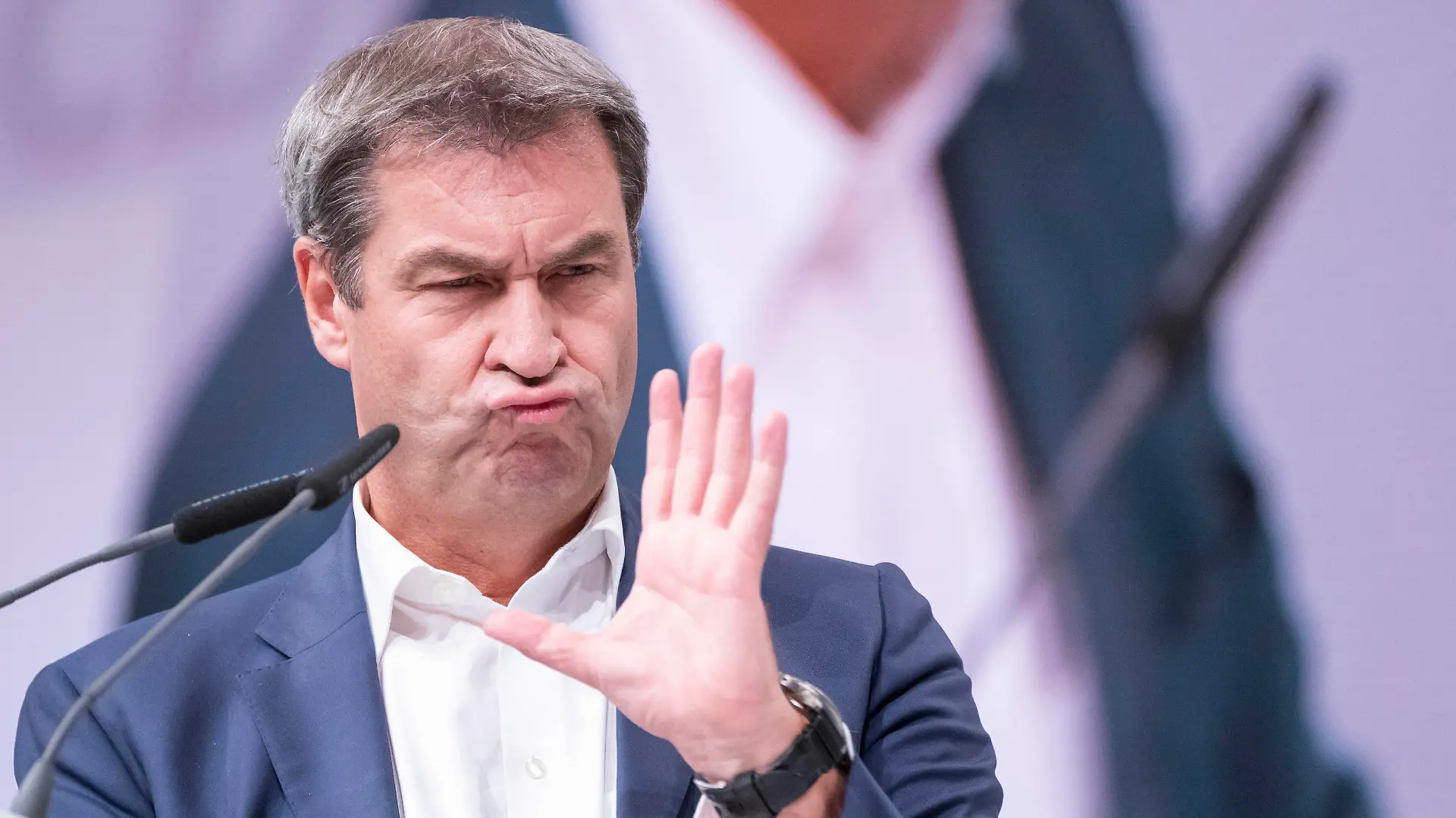 35. Bundesparteitag der CDU Deutschlands in Hannover - Markus Söder, Parteivorsitzender CSU und Ministerpräsident Bayern, besucht den Bundesparteitag der CDU und hält eine Gastrede 35. Bundesparteitag der CDU Deutschlands in Hannover - Markus Söder, Parteivorsitzender CSU und Ministerpräsident Bayern, besucht den Bundesparteitag der CDU und hält eine Gastrede , Hannover Niedersachsen Deutschland Messe *** 35 Federal Party Congress of the CDU of Germany in Hanover Markus Söder, Party Chairman CSU and Prime Minister of Bavaria, visits the Federal Party Congress of the CDU and gives a guest speech 35 Federal Party Congress of the CDU of Germany in Hanover Markus Söder, Party Chairman CSU and Prime Minister of Bavaria, visits the F