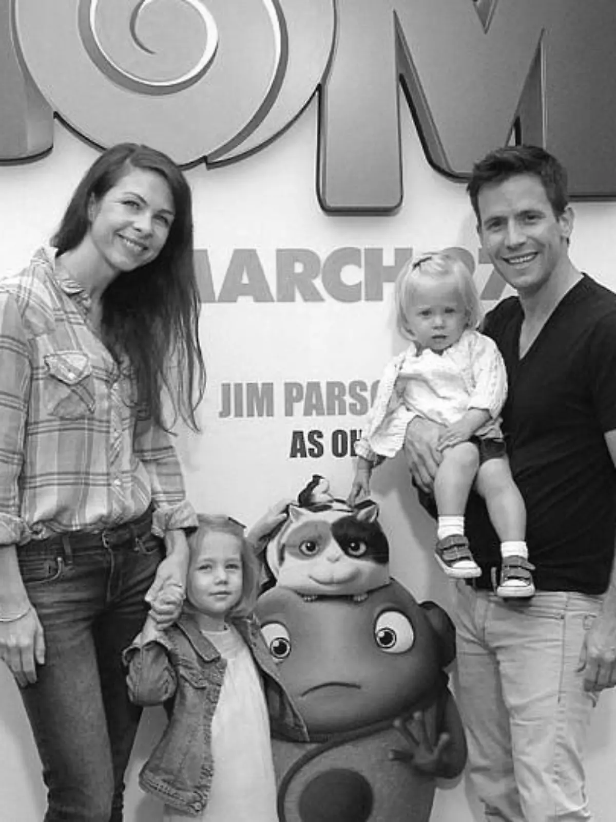 Jessica Mazur mit ihrem Ehemann und den Kindern bei der Premiere von 'Home'.