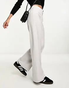 Bershka – Elegante Hose in Hellgrau mit weitem Bein