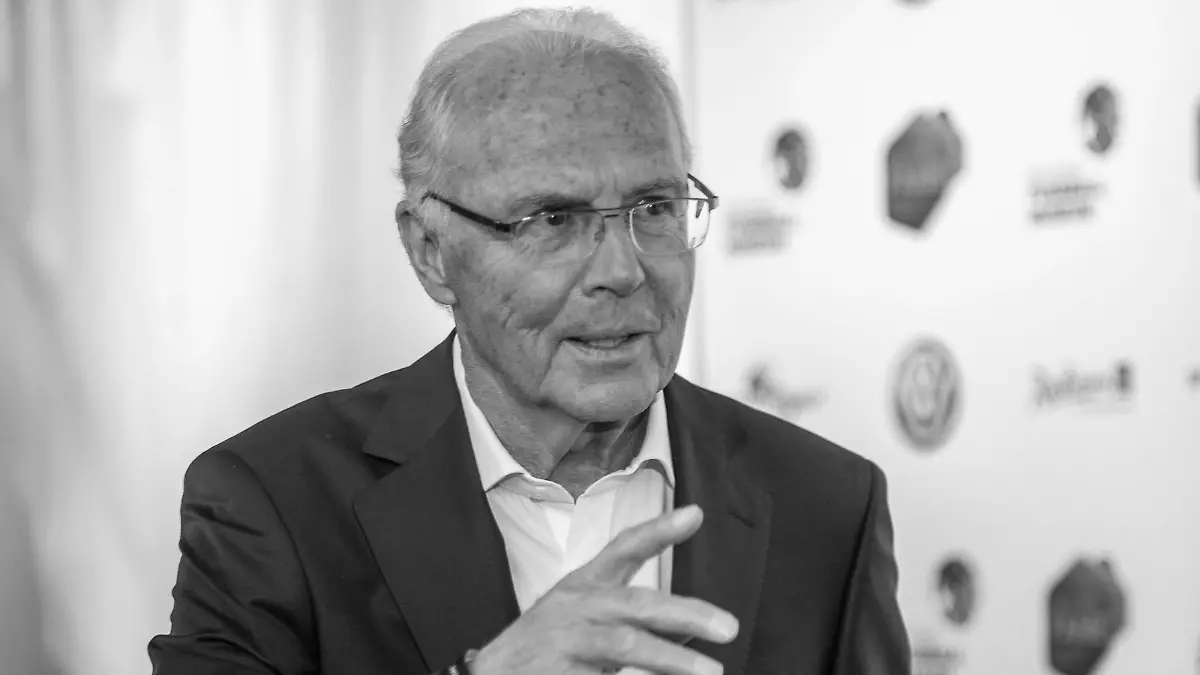 Sport Bilder des Tages Franz Beckenbauer bei der Preisverleihung zur Eröffnung der HALL OF FAME des deutschen Fußballs, 01.04.2019 Preisverleihung zur Eröffnung der HALL OF FAME des deutschen Fußballs, 01.04.2019 Dortmund *** Franz Beckenbauer at the award ceremony for the opening of the HALL OF FAME of German football 01 04 2019 Award ceremony for the opening of the HALL OF FAME of German football 01 04 2019 Dortmund Copyright: xEibner/MarioxHommesx EP_MHS  
