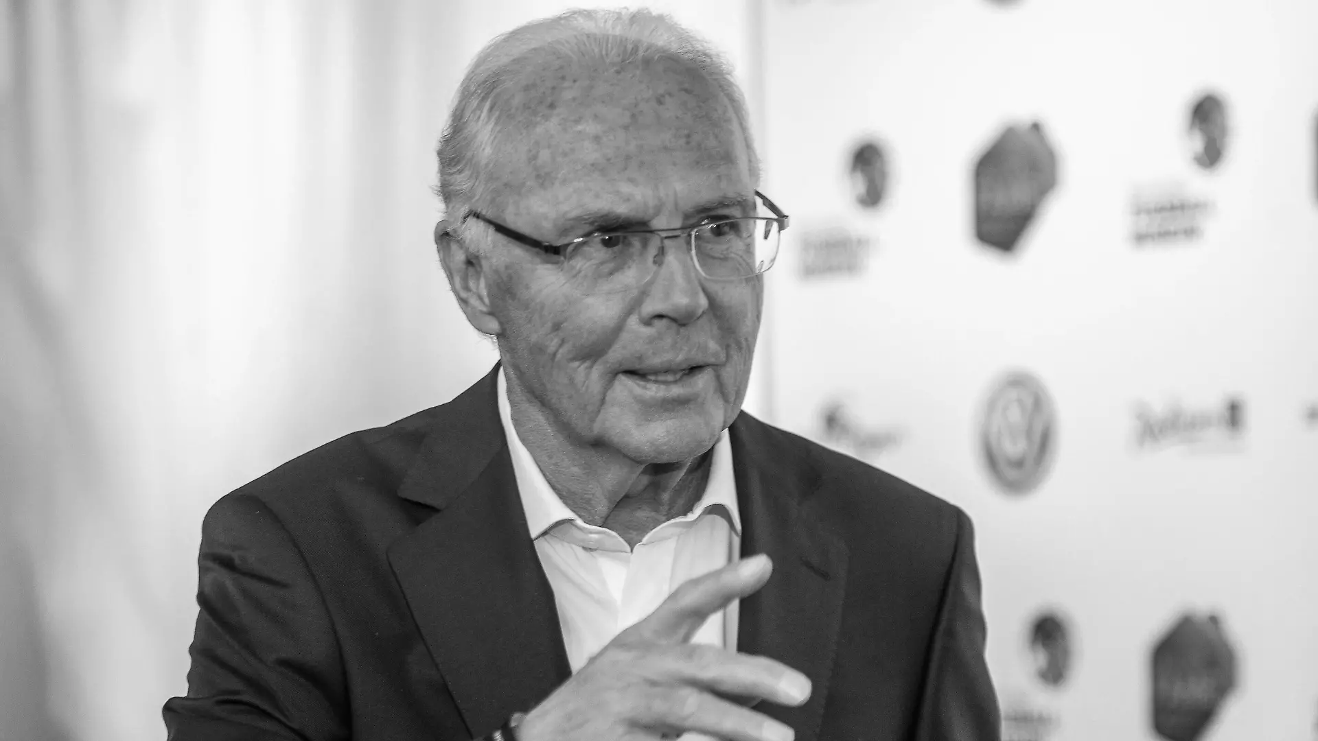 Sport Bilder des Tages Franz Beckenbauer bei der Preisverleihung zur Eröffnung der HALL OF FAME des deutschen Fußballs, 01.04.2019 Preisverleihung zur Eröffnung der HALL OF FAME des deutschen Fußballs, 01.04.2019 Dortmund *** Franz Beckenbauer at the award ceremony for the opening of the HALL OF FAME of German football 01 04 2019 Award ceremony for the opening of the HALL OF FAME of German football 01 04 2019 Dortmund Copyright: xEibner/MarioxHommesx EP_MHS