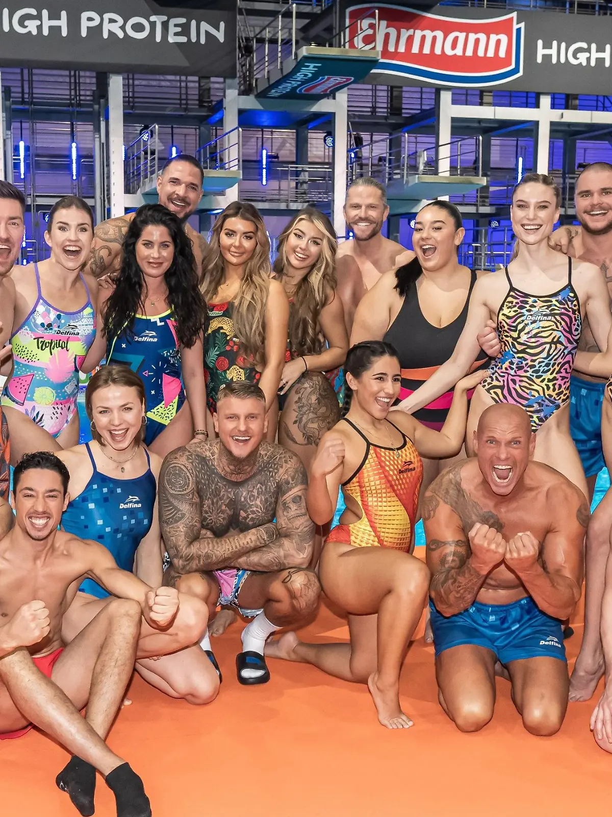 (hinten v.l.) Marco Cerullo, Sam Dylan, Philipp Boy, Mariia Maksina, Zico Banach, Valea Scalabrino, Jenny Grassl, Vanessa Grassl, Paul Janke, Zoe Lätizia Flindris, Kim Hnizdo, Nico Legat, Jacky Wruck, Ben Herinrich, Valentin Lusin - (vorne v.l.) Benni Grams, René Casselly, Ada Theilken, Paco Herb, Aurelia Lamprecht, Thorsten Legat und Fabian Hambüchen

+++ Die Verwendung des sendungsbezogenen Materials ist nur mit dem Hinweis und Verlinkung auf RTL+ gestattet. +++