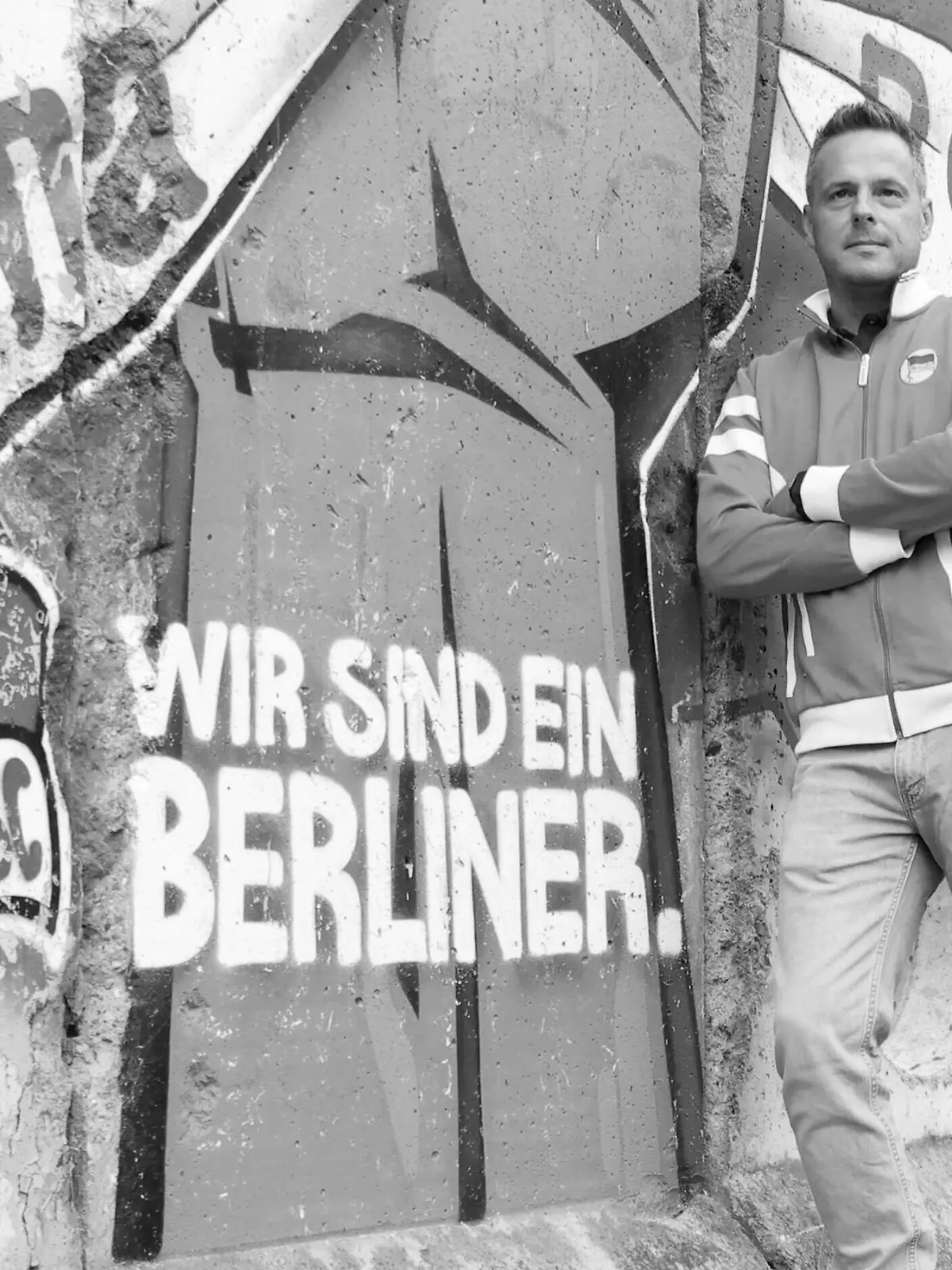  DEU, DFL, 1. FBL, Hertha BSC - Praesident, / 06.07.2022, Sportforum, Berlin, DEU, DFL, 1. FBL, Hertha BSC - Praesident, im Bild Praesident Kay Bernstein Hertha BSC Berlin am Mauerstück von Hertha-BSC DFL - regulations prohibit any use of Photographs as image sequences and/or quasi-video Foto: Juergen Engler / nordphoto GmbH *** DEU, DFL, 1 FBL, Hertha BSC President, 06 07 2022, Sportforum, Berlin, DEU, DFL, 1 FBL, Hertha BSC President, in picture President Kay Bernstein Hertha BSC Berlin at the wall piece of Hertha BSC DFL regulations prohibit any use of Photographs as image sequences and quasi video Foto Juergen Engler nordphoto GmbH JuergenxEngler nph00076