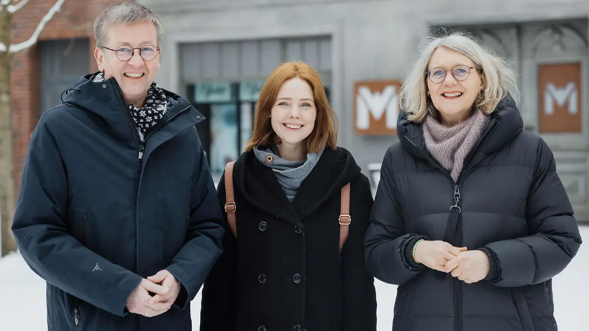 V.l.: Burkhard Blienert, Beauftragter der Bundesregierung für Sucht- und Drogenfragen, GZSZ-Schauspielerin Olivia Marei und Andrea Hardeling, Geschäftsführerin der Brandenburgischen Landesstelle für Suchtfragen e.V.