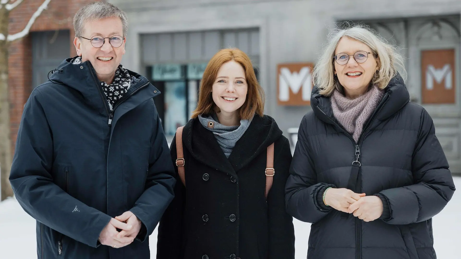 V.l.: Burkhard Blienert, Beauftragter der Bundesregierung für Sucht- und Drogenfragen, GZSZ-Schauspielerin Olivia Marei und Andrea Hardeling, Geschäftsführerin der Brandenburgischen Landesstelle für Suchtfragen e.V.
