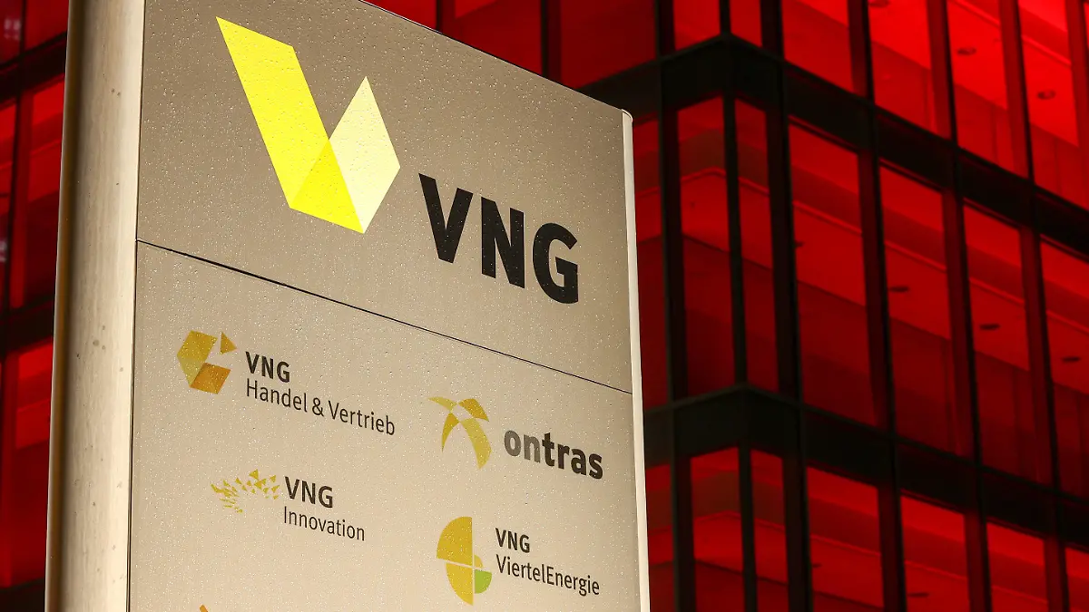 ARCHIV - 12.01.2021, Sachsen, Leipzig: Die rot erleuchtete Zentrale der VNG AG. Der Gasimporteur VNG ist in der Energiekrise in finanzielle Schieflage geraten. (zu dpa «Gasimporteur VNG in Schieflage - Antrag auf Staatshilfe») Foto: Jan Woitas/dpa-Zentralbild/dpa +++ dpa-Bildfunk +++