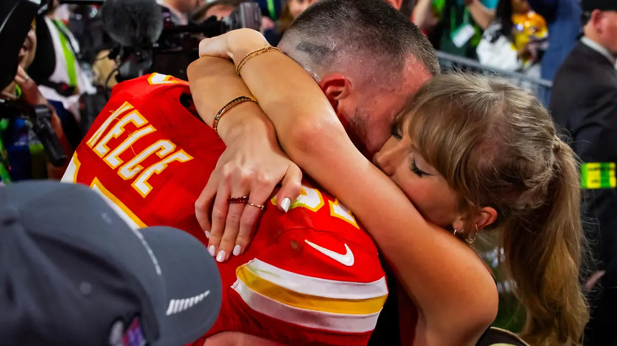 Kansas City Chiefs tight end Travis Kelce (87) celebrates with girlfriend Taylor Swift after defeating the San Francisco 49ers in Super Bowl LVIII at Allegiant Stadium in Paradise, Nevada, U.S. February 11, 2024. Mark J. Rebilas/USA TODAY Sports via REUTERS