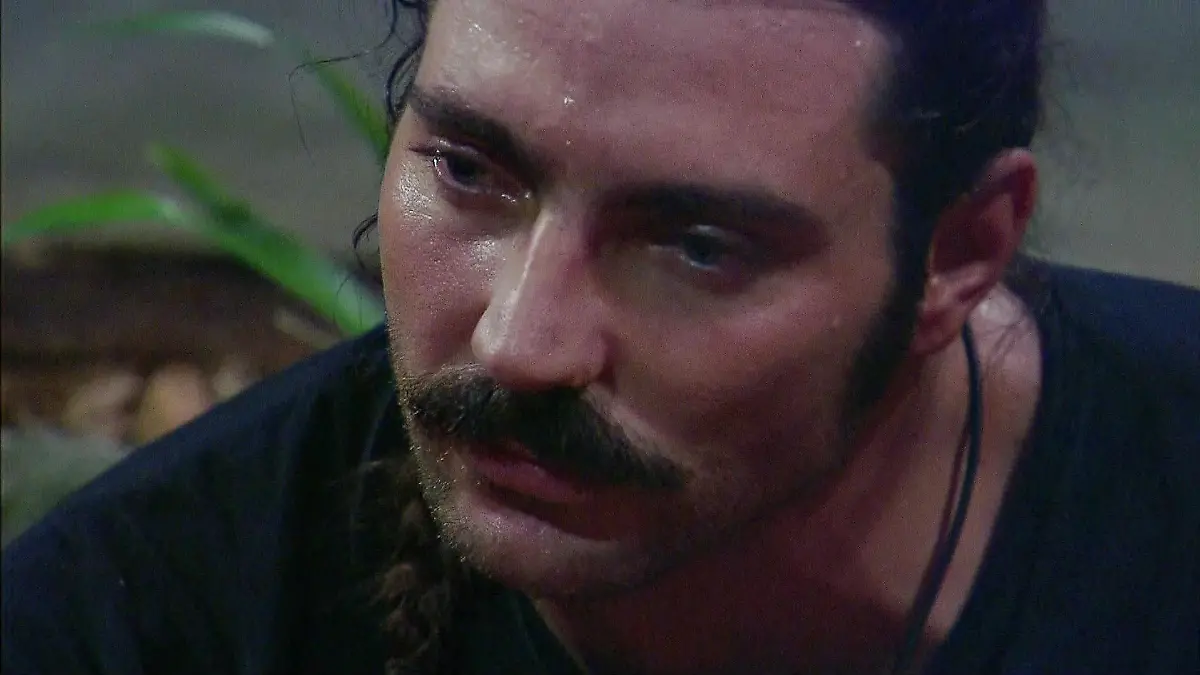 Reality-Star und Staubsaugervertreter Fabio Knez bekommt gleich zweimal Post - von Freundin Darya und auch von seinem Papa.