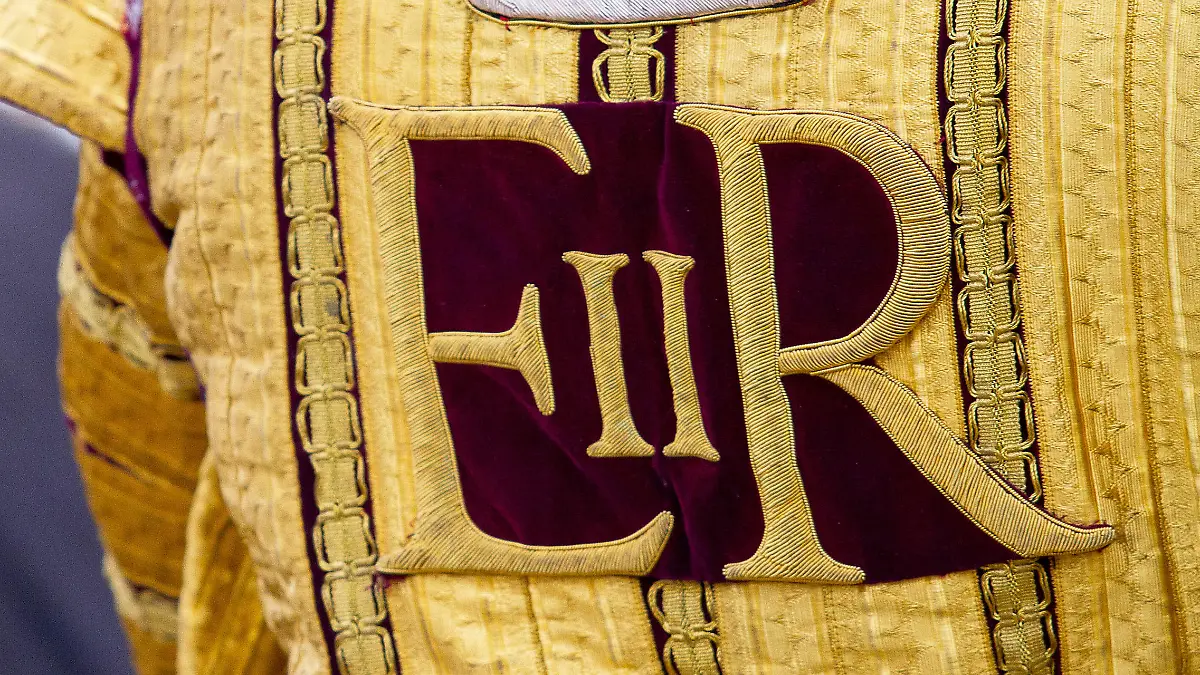 A crown and the cypher EIIR (which stands for: Elizabeth II Regina) decorates the back of the uniform of a Queen's trooper who is making his way to Buckingham Palace during the Trooping of the Colour annual birthday parade in London, Britain, 14 June, 2014. Photo: Albert Nieboer - NETHERLANDS OUT