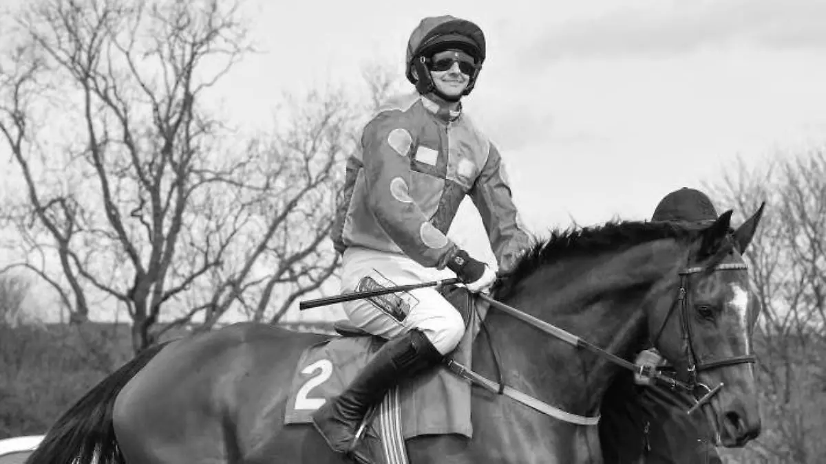 Jockey Keagan Kirkby starb während eines Pferderennens in Kent.