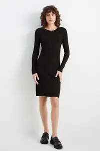 Figurbetontes Basic-Strickkleid