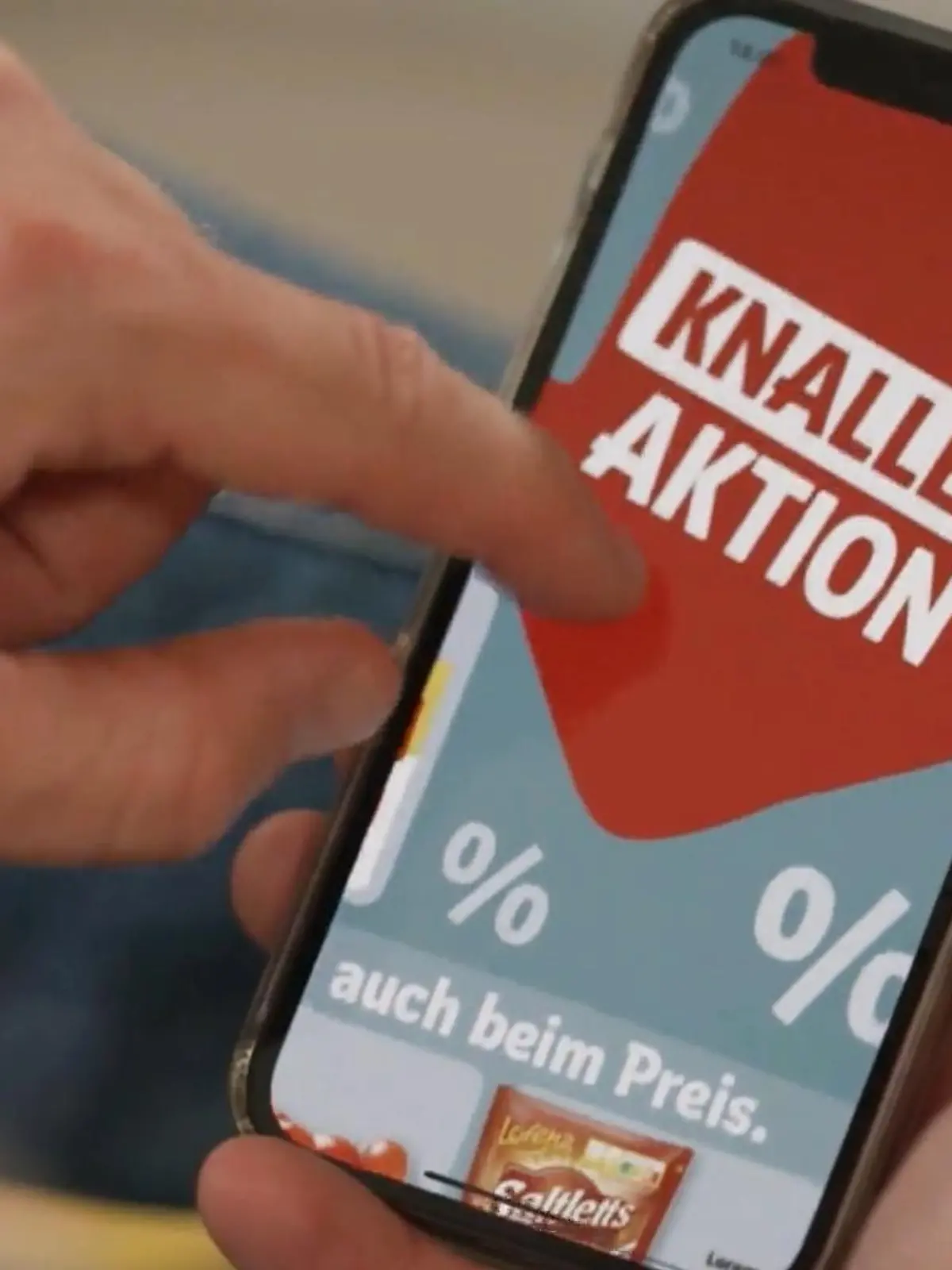 Wer wirklich beim Einkauf sparen will, braucht die Apps der Supermärkte oder macht bei Bonusprogrammen mit. Aber stimmt das wirklich?