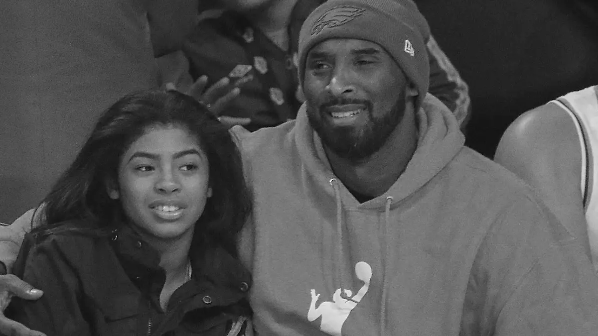 January 26, 2020, Los Angeles, California, USA: Former Los Angeles Lakers player Kobe Bryant and 13-year-old daughter Gianna Bryant died in a Helicopter crash on Sunday, January 26, 2020 in Calabasas, California. He was 41. FILE PHOTO: Former Laker and NBA great Kobe Bryant attends the game with his daughter as the host Los Angeles Lakers defeat the visiting Dallas Mavericks 108-95 on Sunday December 29, 2019 at the Staples Center in Los Angeles, California. BURT HARRIS/PI (Credit Image: © Prensa Internacional via ZUMA Wire
