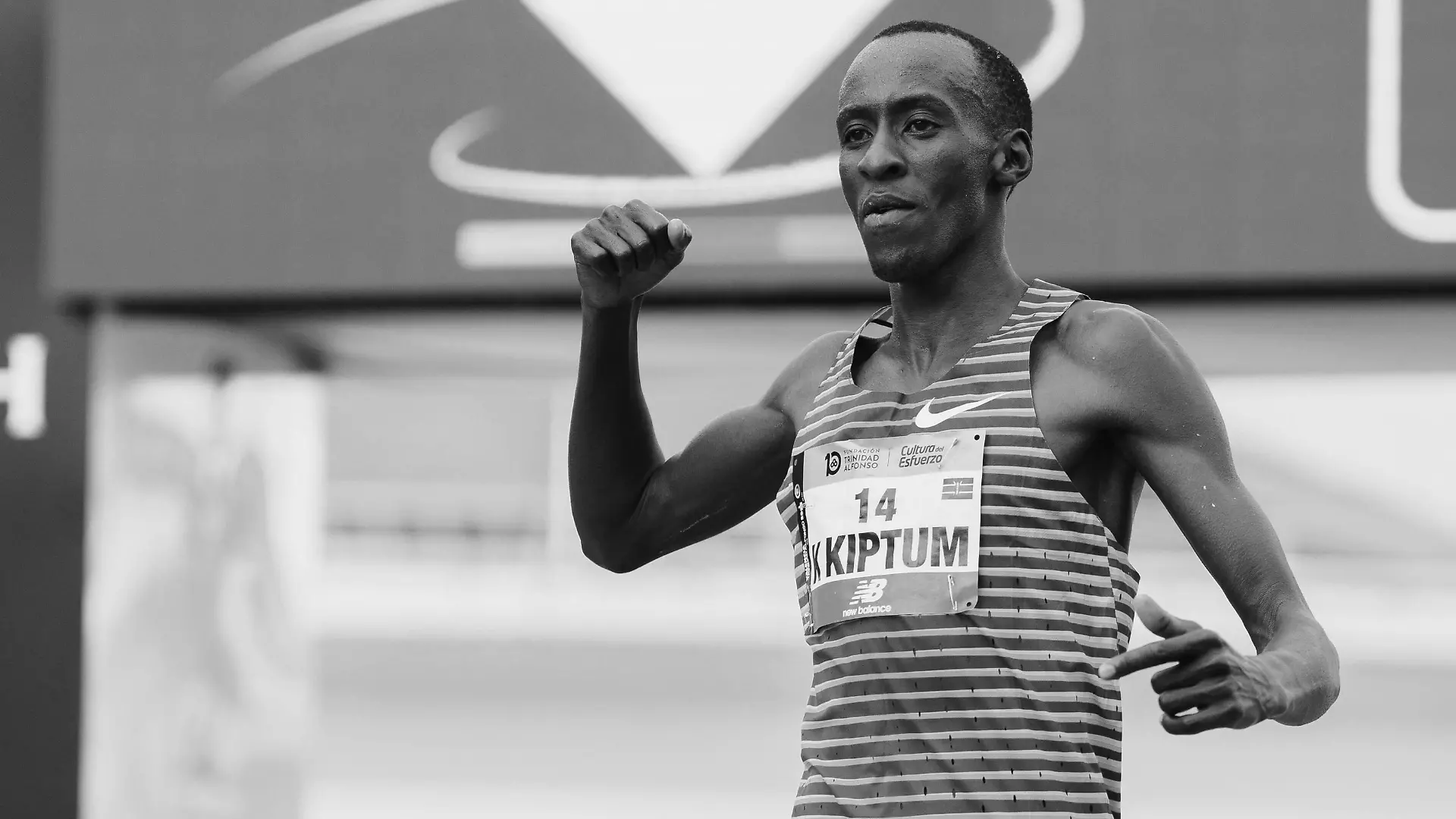  42th Valencia Marathon Trinidad Alfonso 2022 Valencia, 04.12.2022 Kelvin Kiptum KEN gewinnt den Marathon mit Streckenrekord am 04.12.2022 beim 42th Valencia Marathon Trinidad Alfonso 2022 *** 42nd Valencia Marathon Trinidad Alfonso 2022 Valencia, 04 12 2022 Kelvin Kiptum KEN wins the marathon with course record at the 42th Valencia Marathon Trinidad Alfonso 2022 on 04 12 2022 Copyright: xBEAUTIFULxSPORTS/Flatemerschx