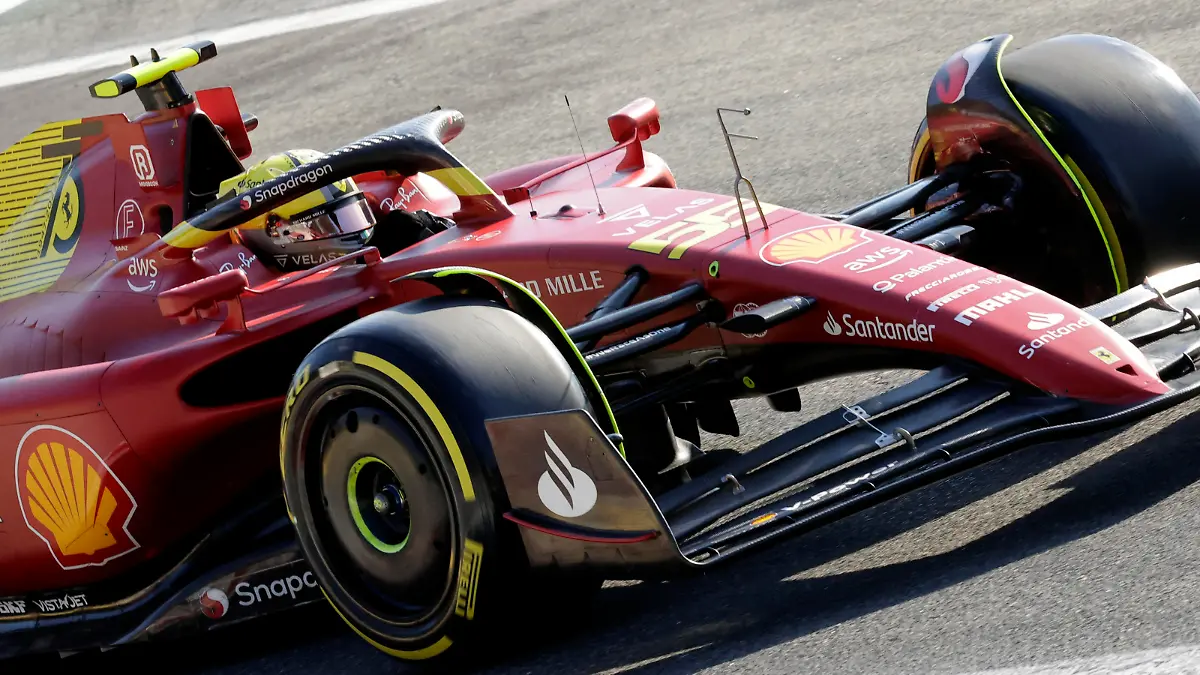 Formula One F1 - Italian Grand Prix - Autodromo Nazionale Monza, Monza, Italy - September 9, 2022 Ferrari's Carlos Sainz Jr. in action during practice REUTERS/Ciro De Luca