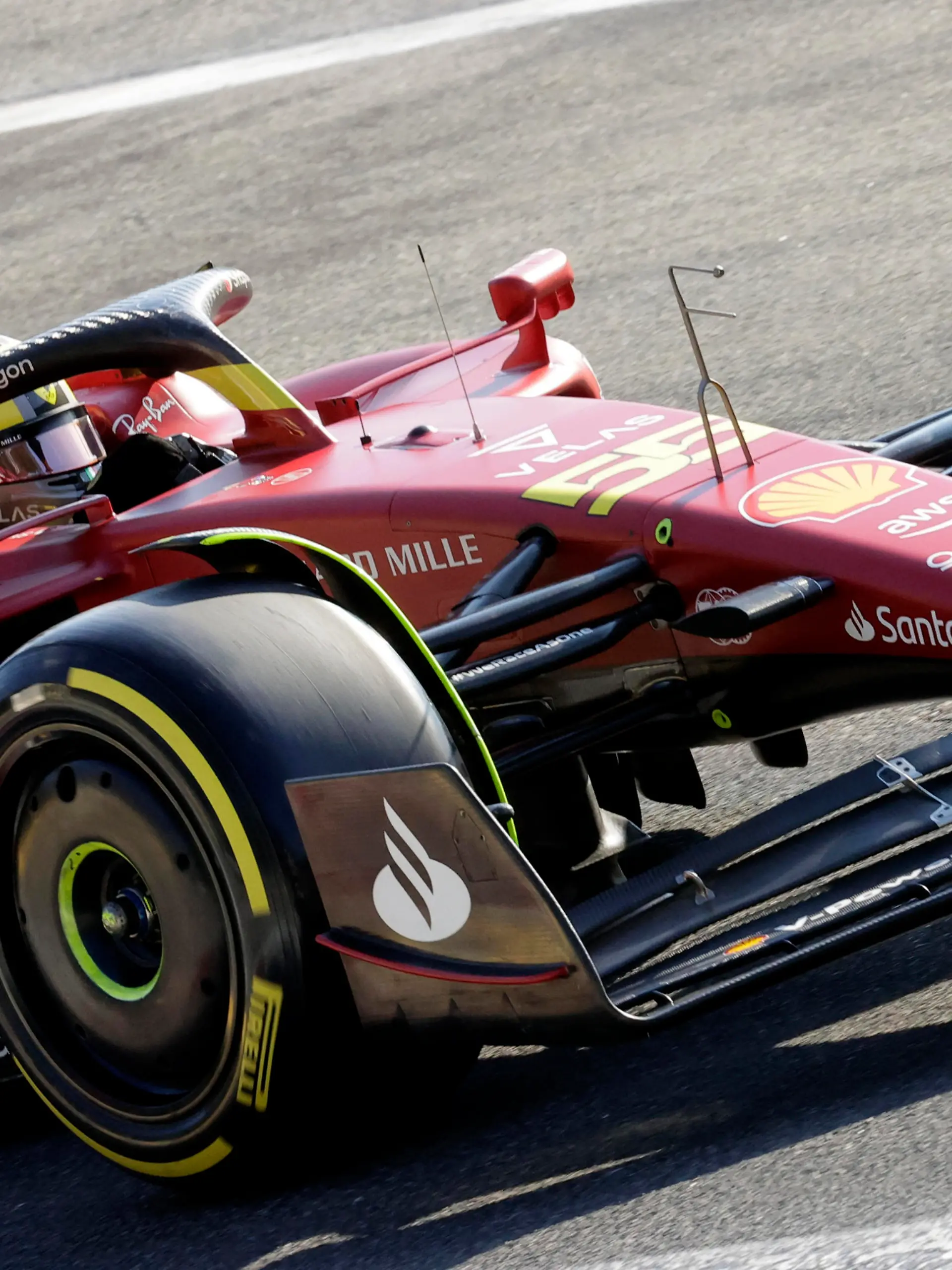 Formula One F1 - Italian Grand Prix - Autodromo Nazionale Monza, Monza, Italy - September 9, 2022 Ferrari's Carlos Sainz Jr. in action during practice REUTERS/Ciro De Luca