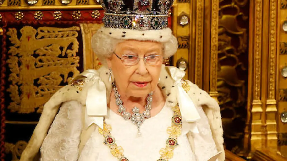 ARCHIVE: 13 March 2017 - Queen Elizabeth II with John Hall, the Dean of Westminster, shakes hands with Australian singer Cody Simpson at a Commonwealth Day Service at Westminster Abbey in central London. Queen Elizabeth II has been Head of the Commonwealth throughout her reign. Organised by the Royal Commonwealth Society, the Service is the largest annual inter-faith gathering in the United Kingdom. Photo Credit: ALPR/AdMedia
Pictured: Queen Elizabeth II
Ref: SPL5398389 080922 NON-EXCLUSIVE
Picture by: ALPR/AdMedia / SplashNews.com
World Rights,
