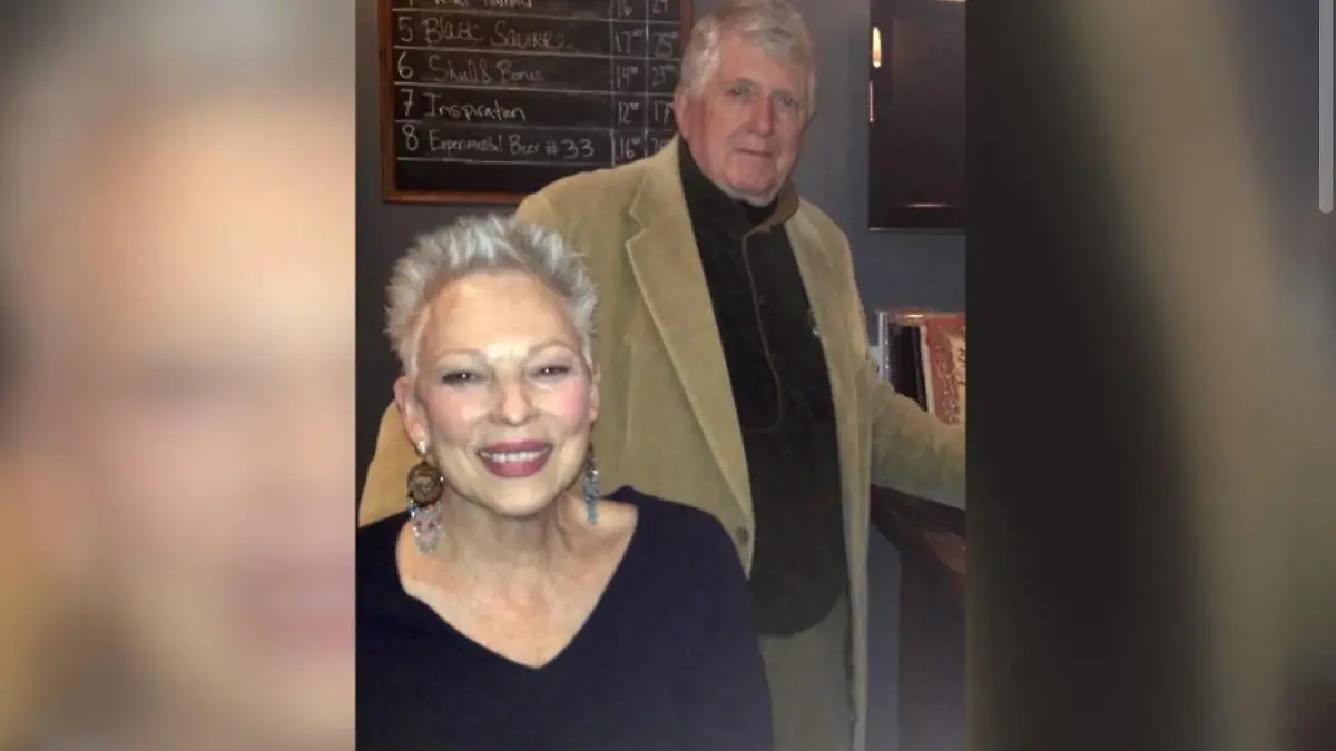 Ein Witwer aus Michigan hat die Asche seiner toten Frau auf einer Fähre verloren.