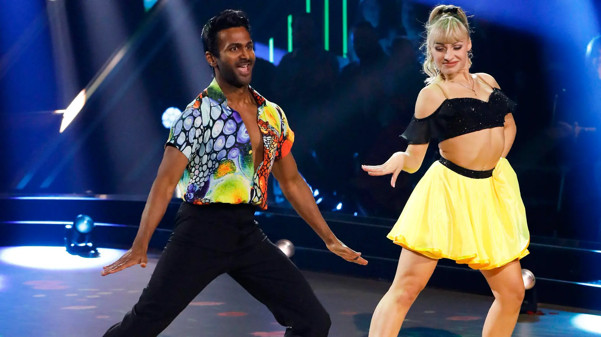 Biyon Kattilathu mit Marta Arndt in der ersten Live-Show der 17. Staffel der RTL-Tanzshow Let s Dance im MMC Coloneum. Köln, 01.03.2024 *** Biyon Kattilathu with Marta Arndt in the first live show of the 17th season of the RTL dance show Let s Dance at the MMC Coloneum Cologne, 01 03 2024 Foto:xR.xSchmiegeltx/xFuturexImagex lets_dance0103_4446