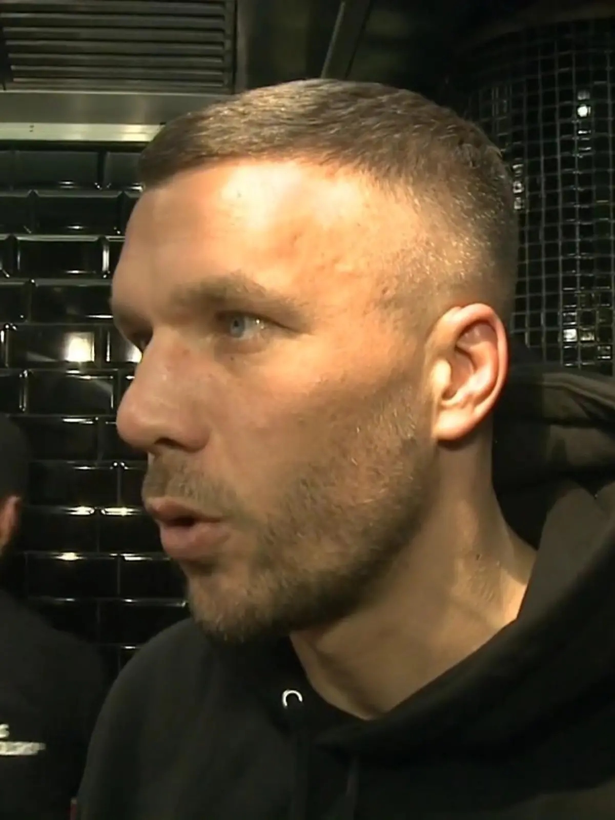 Lukas Podolski eröffnet Döner-Laden in Berlin