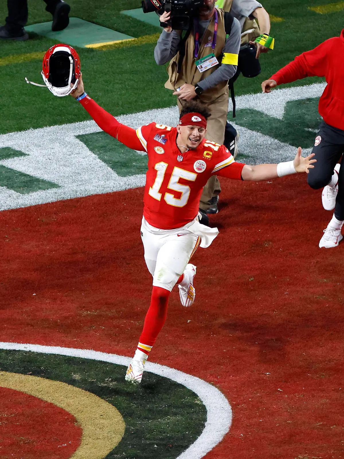 Kansas City Chiefs quarterback Patrick Mahomes 15 celebrates after he throws the game winning touchdown during NFL, American Football Herren, USA Super Bowl 58 LVIII football game between the San Francisco 49ers and the Kansas City Chiefs in Las Vegas NV on Feb 11, 2024 /CSM. Las Vegas United States of America - ZUMAc04_ 20240211_faf_c04_091 Copyright: xCharlesxBausx