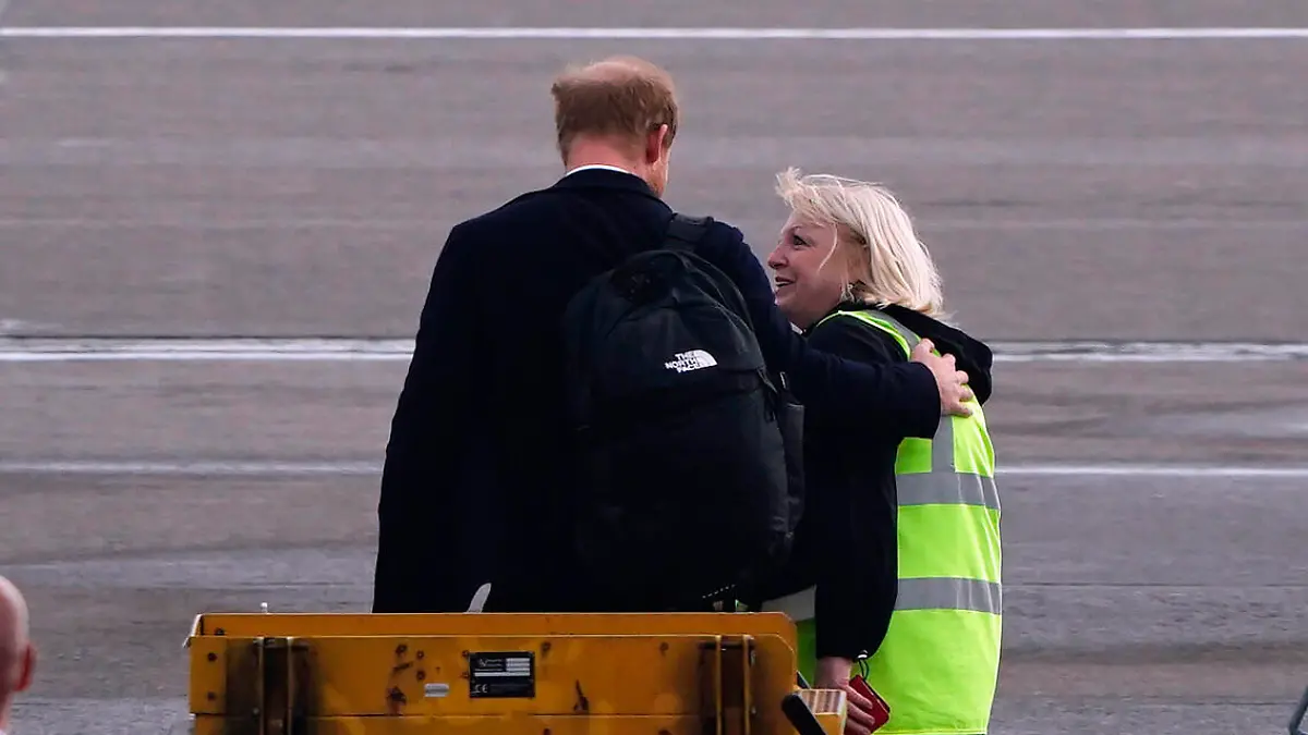Queen Elizabeth II death. The Duke of Sussex boards a plane at Aberdeen Airport as he travels to London following the death of Queen Elizabeth II on Thursday. Picture date: Friday September 9, 2022. See PA story DEATH Queen. Photo credit should read: Aaron Chown/PA Wire URN:68717707