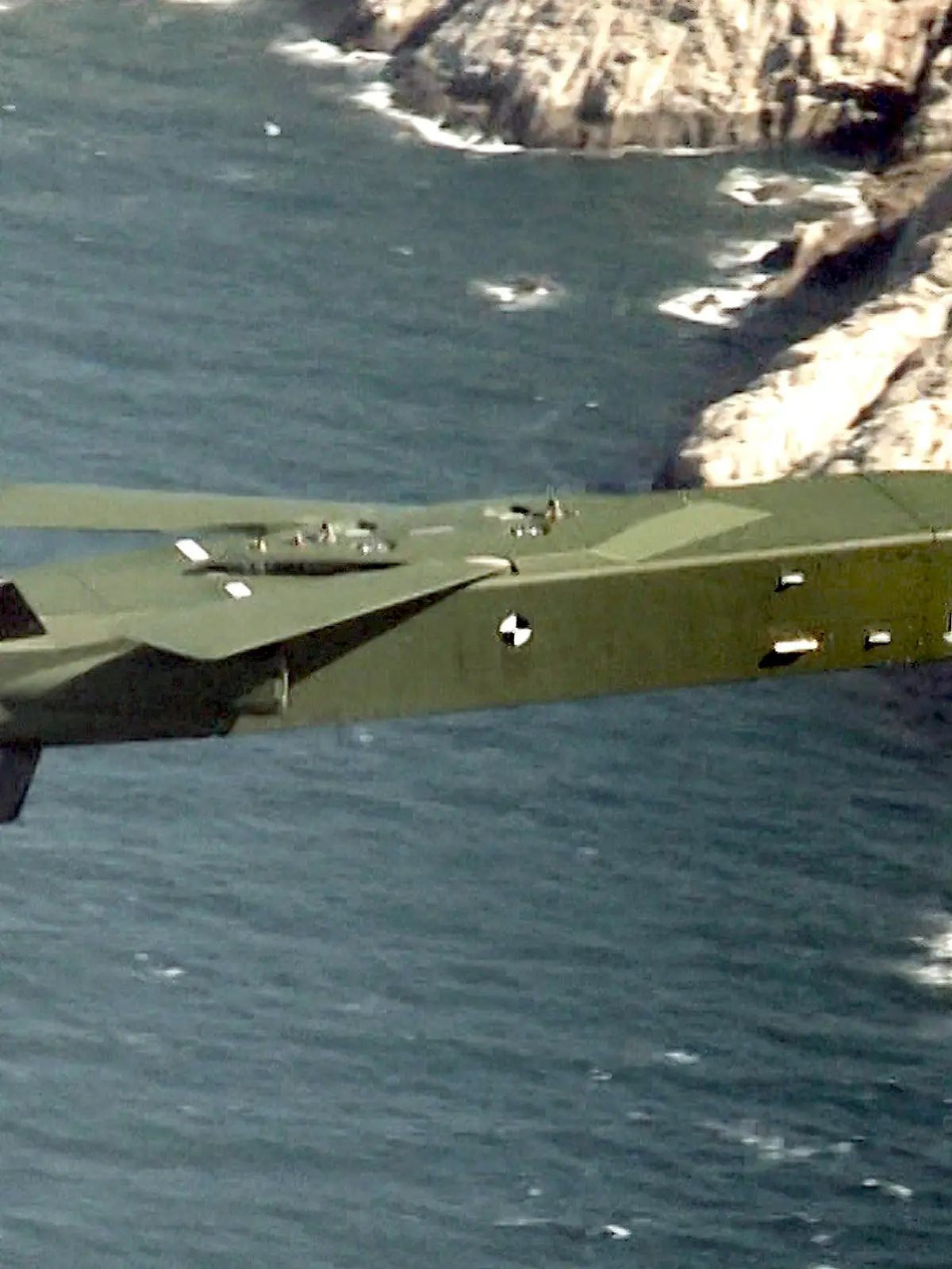 ARCHIV - 13.09.2017, Südkorea, Vor der Westküste: HANDOUT - Auf diesem vom südkoreanischen Verteidigungsministerium zur Verfügung gestellten Foto fliegt ein Taurus-Marschflugkörper während einer Übung vor der Westküste des Landes. Eine russische Propagandistin hat eine Audiodatei eines Gesprächs deutscher Offiziere zum Waffensystem Taurus veröffentlicht. Bundeskanzler Olaf Scholz hat nach der russischen Veröffentlichung eines Mitschnitts von Beratungen deutscher Luftwaffen-Offiziere zum Ukraine-Krieg schnelle Aufklärung versprochen. (Zu dpa «Scholz verspricht Aufklärung zu veröffentlichtem Luftwaffen-Mitschnitt») Foto: Uncredited/south korea defense ministry/AP/dpa - ACHTUNG: Nur zur redaktionellen Verwendung und nur mit vollständiger Nennung des vorstehenden Credits +++ dpa-Bildfunk +++