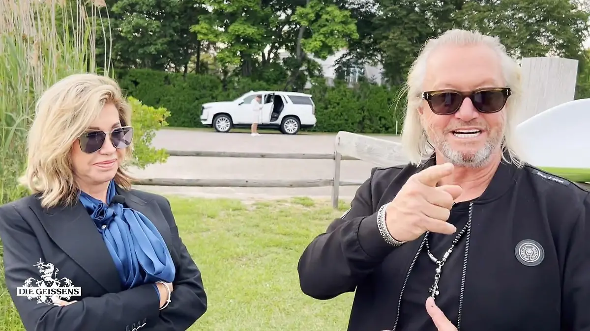 Da werden Fantasien wach! Carmen und Robert Geiss vor dem Anwesen von Jennifer Lopez in den amerikanischen Hamptons.