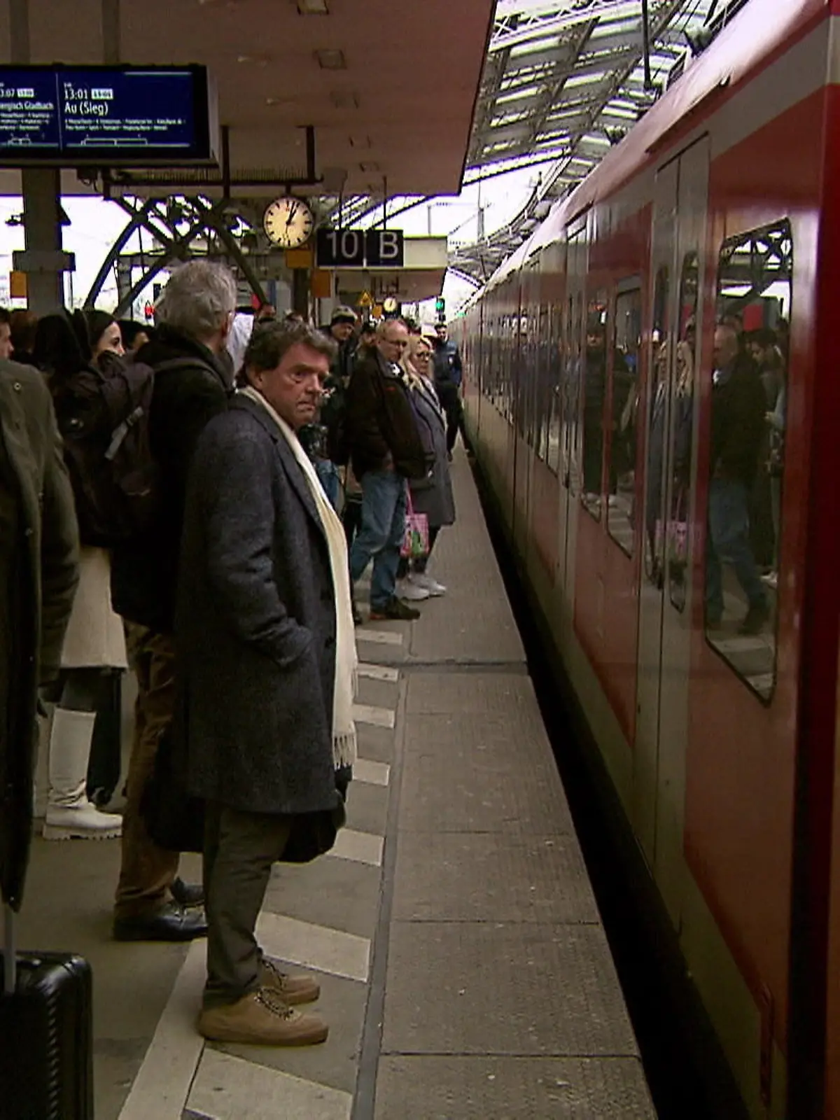 Bild zu: "Einschränkung bei Bus und Bahn"