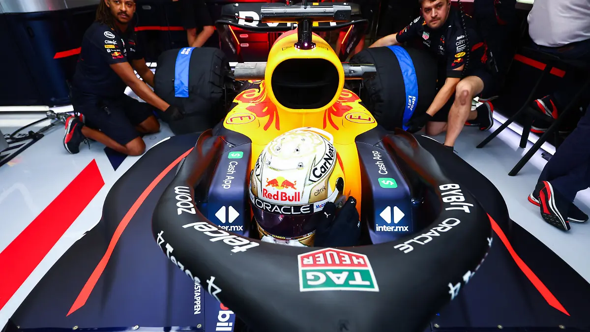 MONZA, ITALY - SEPTEMBER 09: Max Verstappen of the Netherlands and Oracle Red Bull Racing prepares to drive in the garage during practice ahead of the F1 Grand Prix of Italy at Autodromo Nazionale Monza on September 09, 2022 in Monza, Italy. (Photo by Mark Thompson/Getty Images)
