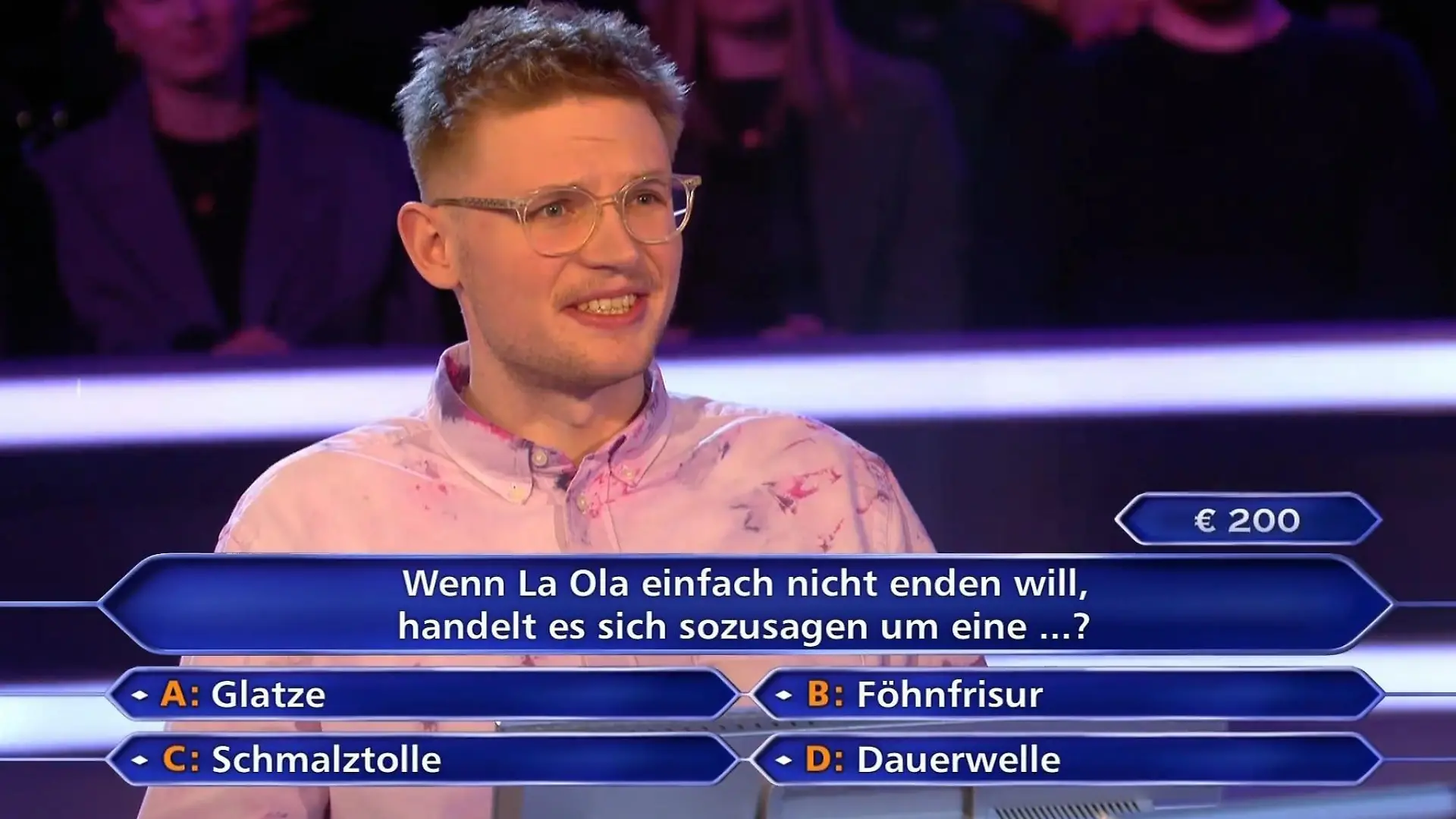 Günther Jauchs Kandidat Alexander Wilhelm outet sich als Nicht-Fußballfan und kann mit der 200-Euro-Frage erst mal nichts anfangen.