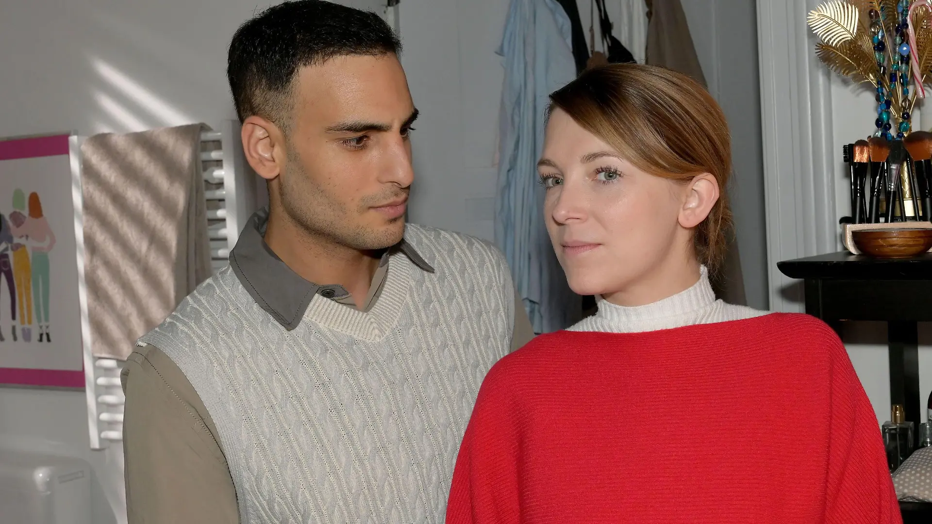 Lilly (Iris Mareike Steen) schließt gegenüber Nihat (Timur Ülker) aus, dass sie schwanger ist.
+++ Die Verwendung des sendungsbezogenen Materials ist nur mit dem Hinweis und Verlinkung auf RTL+ gestattet. +++