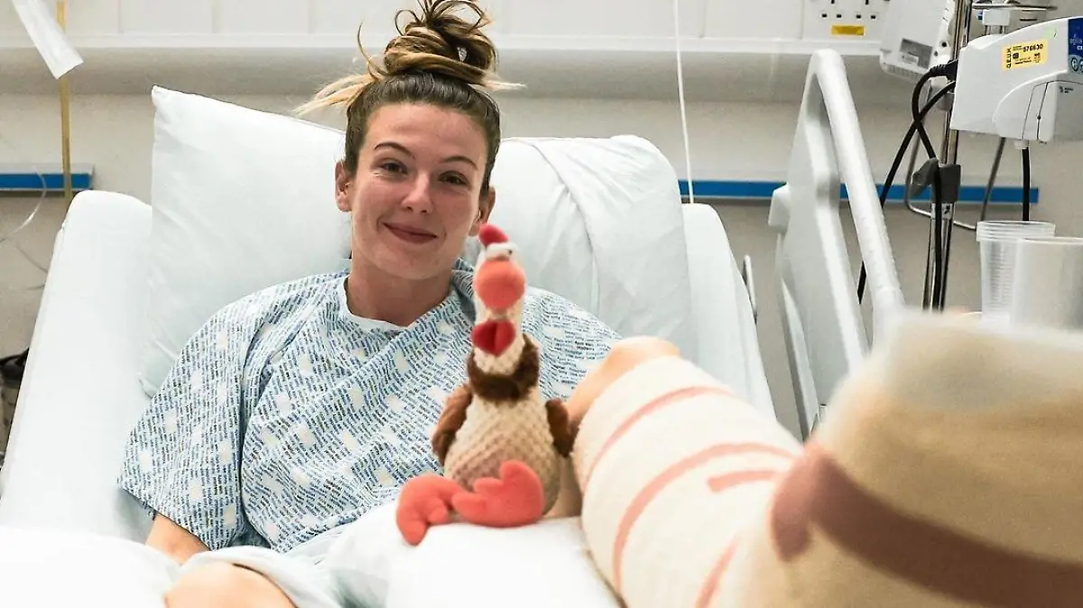 Margot Chevrier meldet sich kurz nach ihrem Horror-Sturz bei Instagram zu Wort.