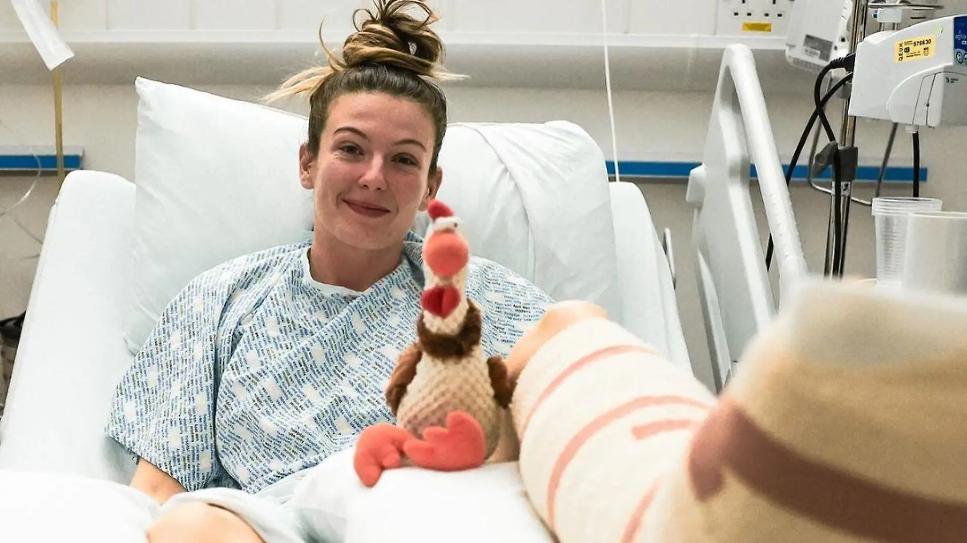 Margot Chevrier meldet sich kurz nach ihrem Horror-Sturz bei Instagram zu Wort.