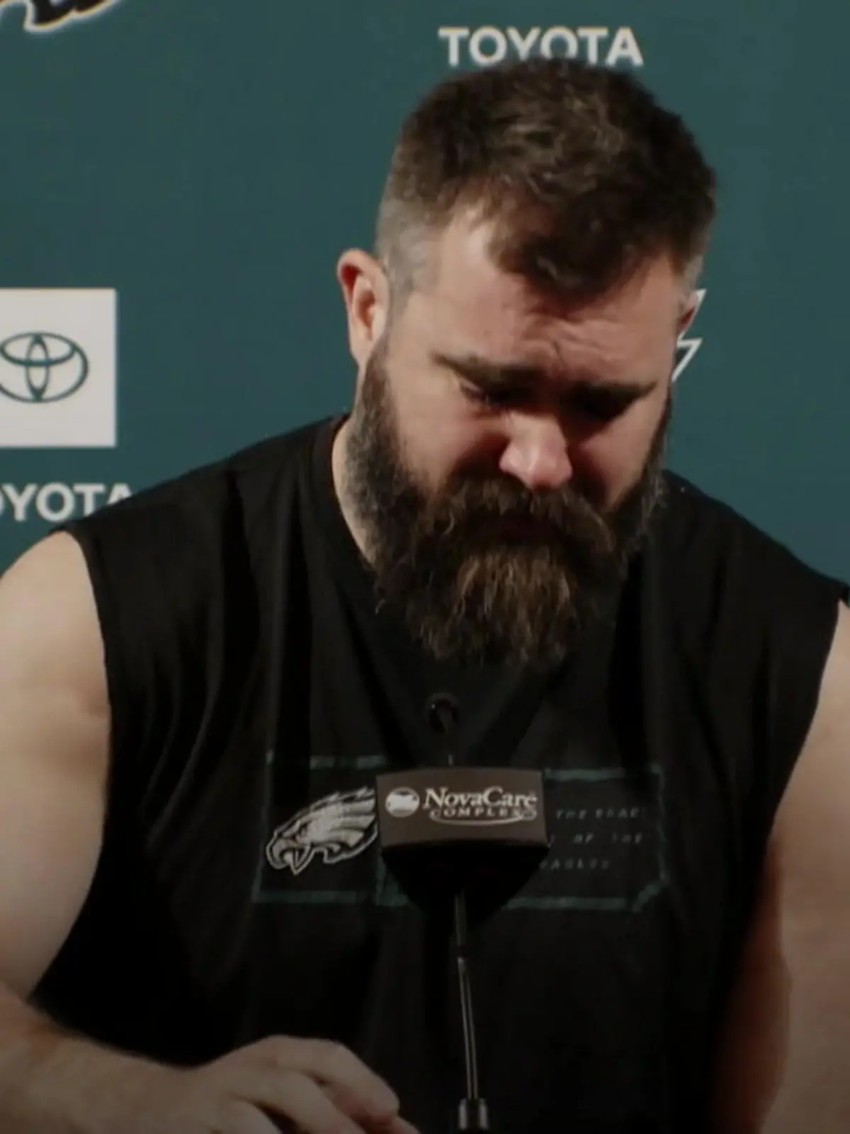 Es sei immer sein Ziel gewesen, seine ganze Karriere in einer Stadt zu verbringen. Jason Kelce (36) hat als Center der Philadelphia Eagles 13 Jahre lang in der NFL geglänzt. Nun hat er sein Karriereende bekanntgegeben. 2018 holte Kelce den Super Bowl nach Philadelphia.