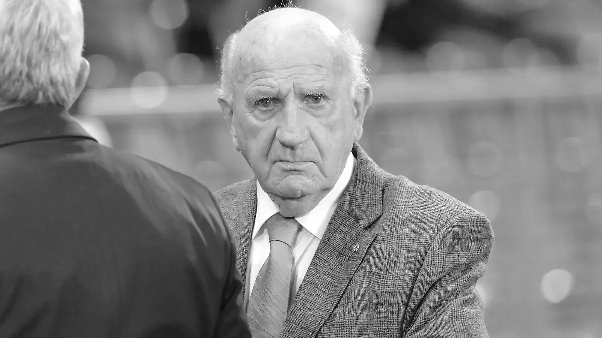 Kees Rijvers (champion de france avec saint etienne en 1957) FOOTBALL : AS Saint Etienne vs OGC Nice - Ligue 1 2015/2016 - 27/09/2015 FredericChambert/Panoramic PUBLICATIONxNOTxINxFRAxITAxBEL
Kees Rijvers Champion de France Avec Saint Etienne en 1957 Football AS Saint Etienne vs OGC Nice Ligue 1 2015 2016 27 09 2015 frederic Chambert Panoramic PUBLICATIONxNOTxINxFRAxITAxBEL