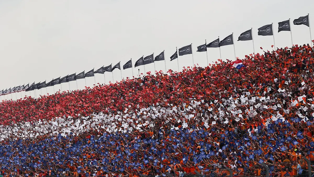 F1 Grand Prix Of The Netherlands Fans during the Formula 1 Grand Prix of The Netherlands at Zandvoort circuit in Zandvoort, Netherlands on September 4, 2022. Zandvoort Netherlands PUBLICATIONxNOTxINxFRA Copyright: xJakubxPorzyckix originalFilename:porzycki-f1grandp220904_npZOH.jpg