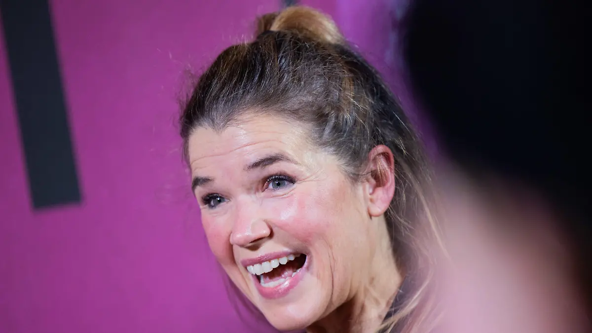 ARCHIV - 30.01.2024, Nordrhein-Westfalen, Köln: Anke Engelke, Schauspielerin, bei der Premiere des Films «Schock» im Filmpalast. (zu dpa: «Anke Engelke kommt zur Göttinger Frühjahrslese») Foto: Rolf Vennenbernd/dpa +++ dpa-Bildfunk +++