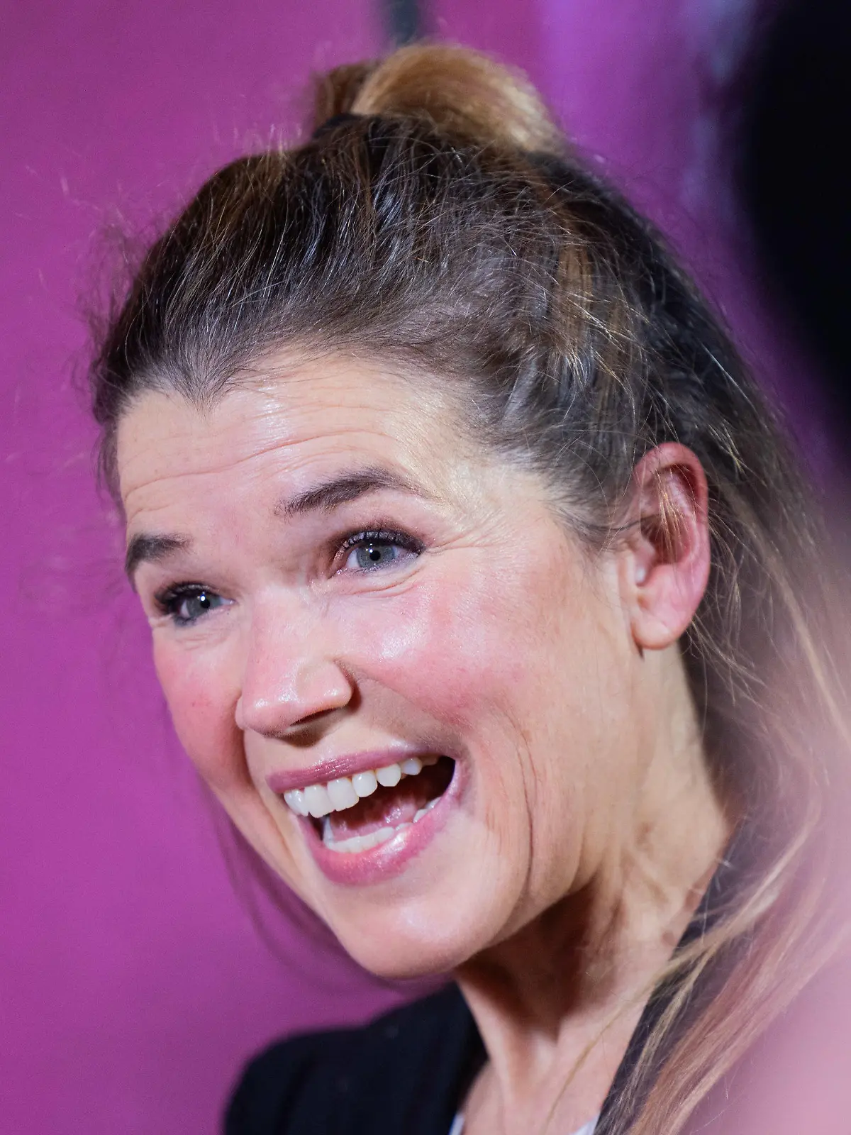 ARCHIV - 30.01.2024, Nordrhein-Westfalen, Köln: Anke Engelke, Schauspielerin, bei der Premiere des Films «Schock» im Filmpalast. (zu dpa: «Anke Engelke kommt zur Göttinger Frühjahrslese») Foto: Rolf Vennenbernd/dpa +++ dpa-Bildfunk +++