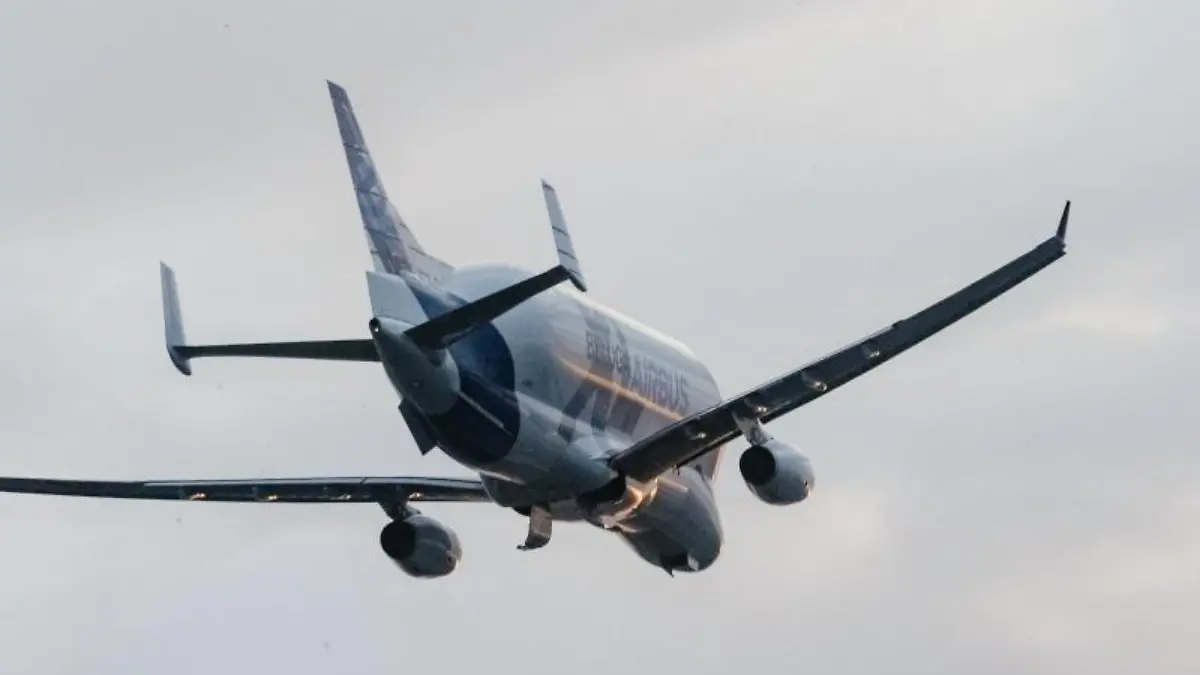 Airbus Beluga XL überfliegt Hamburg