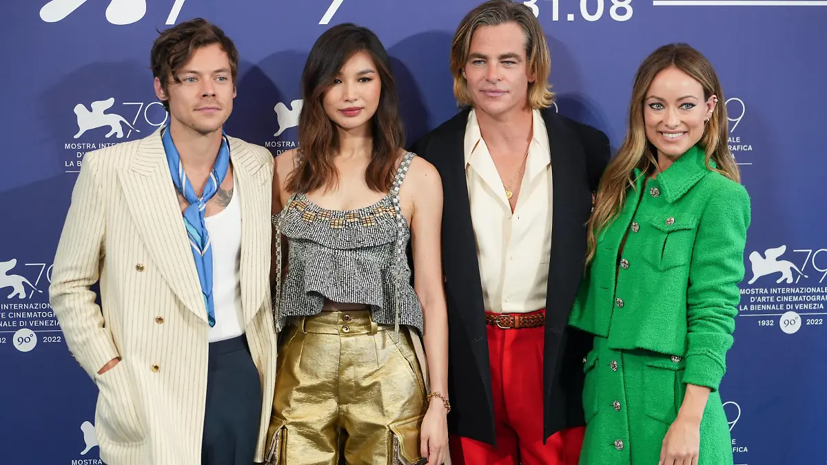(L-R) Harry Styles, Gemma Chan, Chris Pine and director Olivia Wilde
arriving for the photocall for ‘Don't Worry Darling’ during the 79th Venice International Film Festival on September 05, 2022 in Venice, Italy. //03VULAURENT_MOSTRA_2022_07804/2209051435/Credit:Laurent Vu/SIPA/2209051443