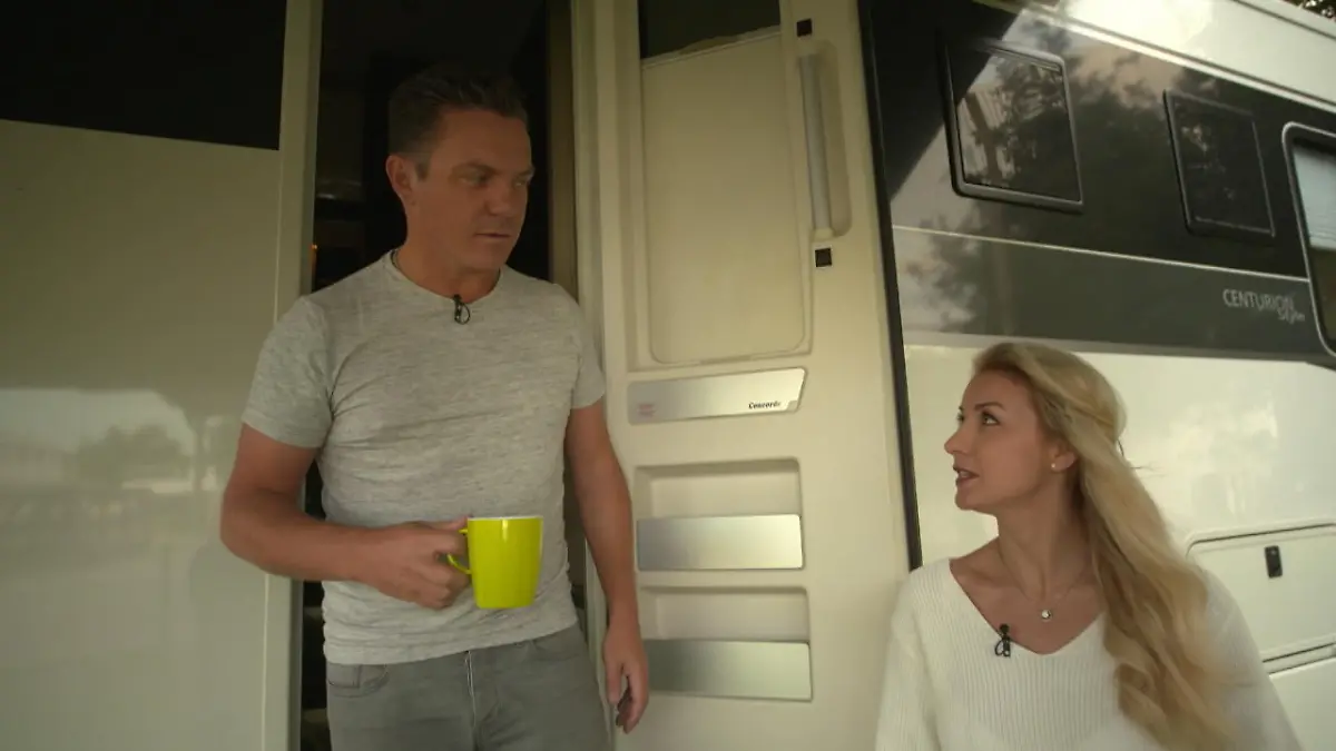 Happy im Camper: Stefan Mross und Anna-Carina Woitschack zeigen uns ihr  mobiles Liebesnest