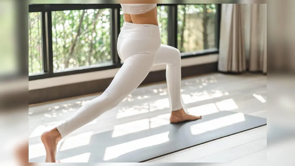 Flexible sport asian woman warming up Fitness woman doing stretch exercise stretching exercising Fitness healthy relaxation Home workout concept