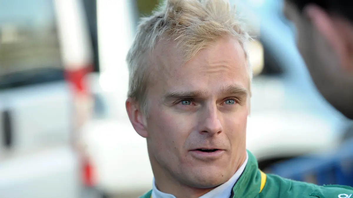 (File) Finnish Formula One driver Heikki Kovalainen of Caterham talks to journalists after the training session for the upcoming Formula One season at the Jerez racetrack in Jerez de la Frontera, Southern Spain, 08 February 2012. Photo: David Ebener/dpa (zu dpa «Kovalainen soll Räikkönen bei Formel-1-Rennen in Austin ersetzen» am 14.11.2013) +++(c) dpa - Bildfunk+++