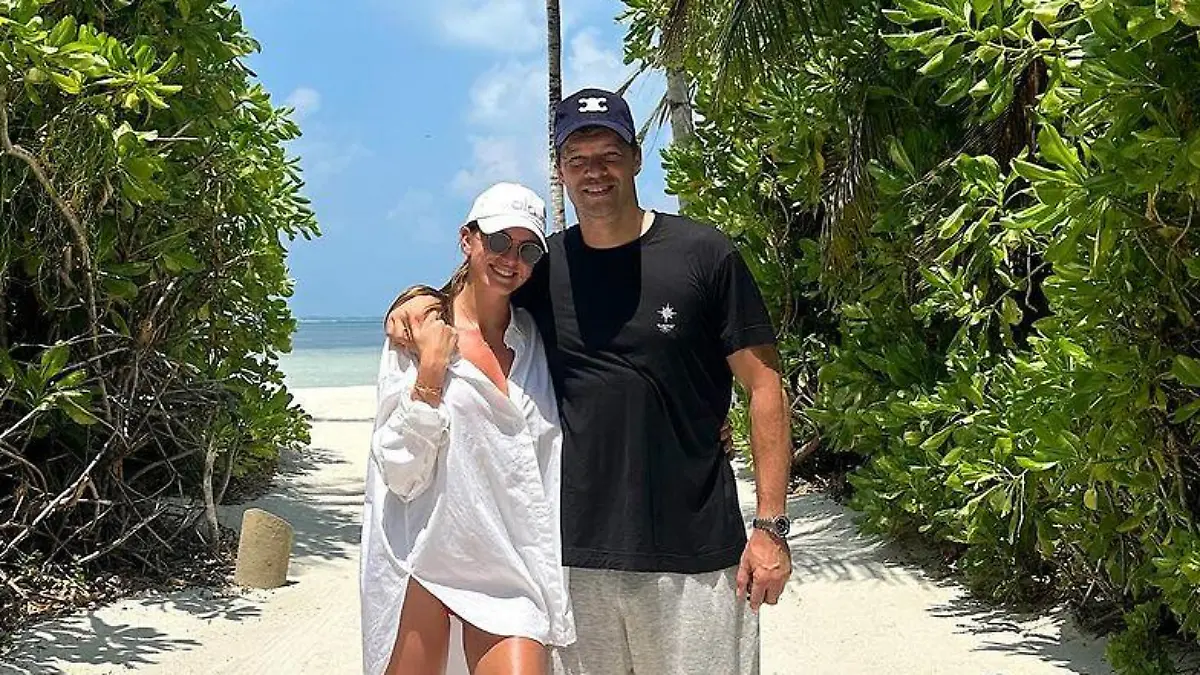 Michael Ballack und Sophia Schneiderhan genießen die schönen Strände.