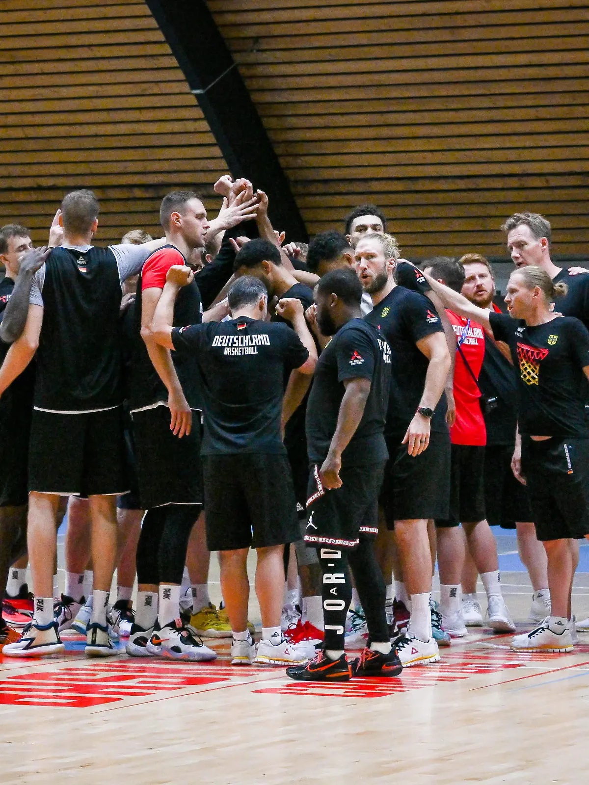 Mannschaft beim Abschlusstraining, Training, FIBA EuroBasket 2022, Basketball, 31.08.2022 Koeln Nordrhein-Westfalen Deutschland *** Team at final training, training, FIBA EuroBasket 2022, basketball, 31 08 2022 Koeln Nordrhein Westfalen Germany Copyright: xkolbert-press/MarcxNiemeyerx 