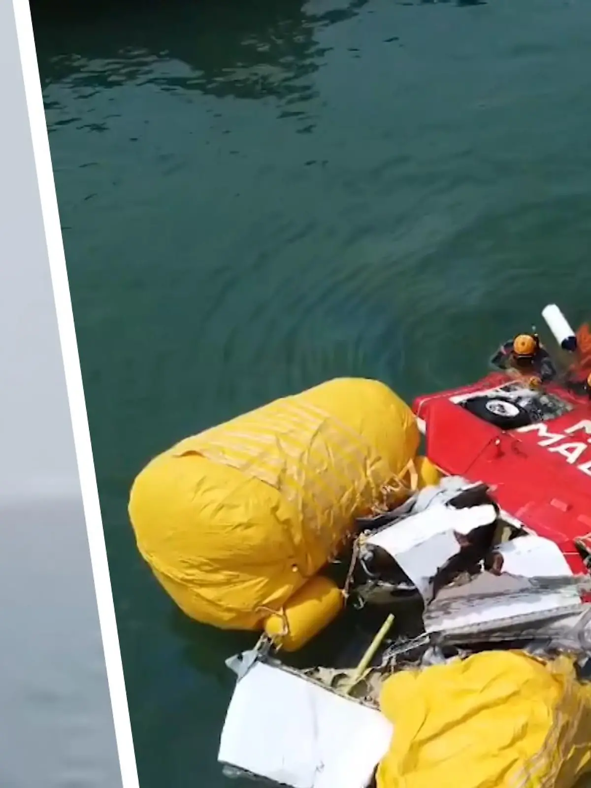 Bei einer Flugübung der malaysischen Küstenwache verlieren die Piloten völlig unerwartet die Kontrolle über ihren Helikopter - und krachen ins Meer. Was folgt, ist eine meterhohe Fontäne und eine sofortige Rettungsaktion für die vier Menschen an Bord des Hubschraubers.